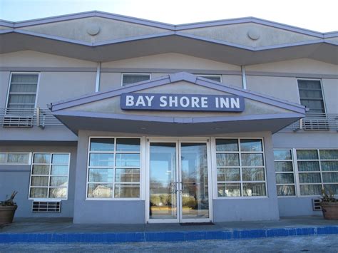 Bay shore inn - Travelers say: "It felt like home with very nice people at the desk and great DVD selection." View deals for Bay Shores Peninsula Hotel. Guests enjoy the beach locale. Newport Pier is minutes away. Breakfast and WiFi are free, and this hotel also features a business center.